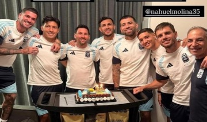 Messi festeja sus 39 años con homenaje de la Albiceleste en plena concentración mundialista