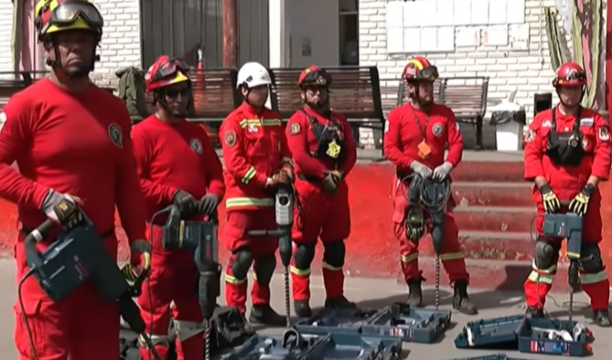 Bomberos peruanos se preparan para apoyar en labores de rescate en Venezuela