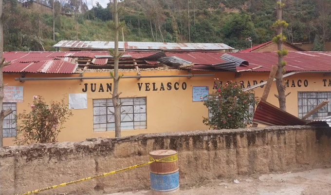 Colapsa techo de un colegio en Tarma: alumnos reciben clases temporalmente en una iglesia