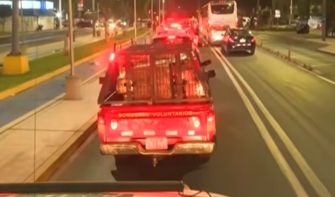 Bomberos peruanos parten a Venezuela para reforzar labores de búsqueda y rescate