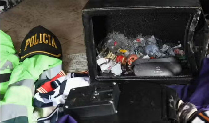 Capturan a miembro de ‘Los Beybis de Oquendo’ en SMP: se le decomisó armas y prendas policiales