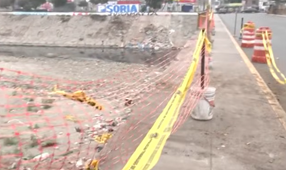 SJL: camioneta se despista en puente y cae al río Rímac