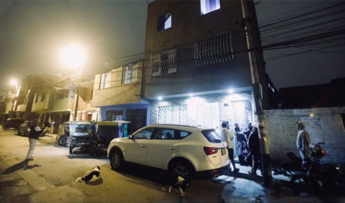 Comas: sujetos en moto disparan contra casa del hermano de la congresista Kira Alcarraz