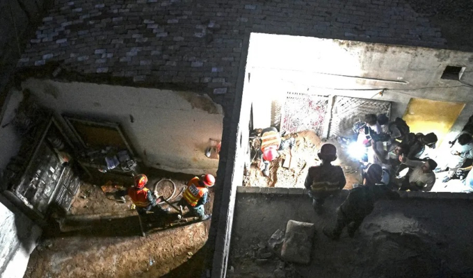 Tragedia en Pakistán: colapso de techo en centro de estudios deja al menos 14 niños muertos