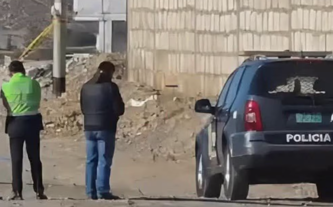 Arequipa: delincuentes asaltan a dos policías y se llevan fusil AKM