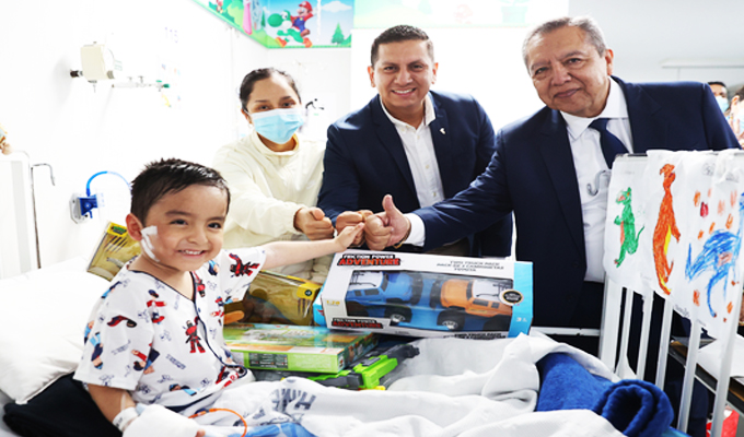 Médicos reconstruyen cara de niño atacado por feroz perro y evoluciona favorablemente