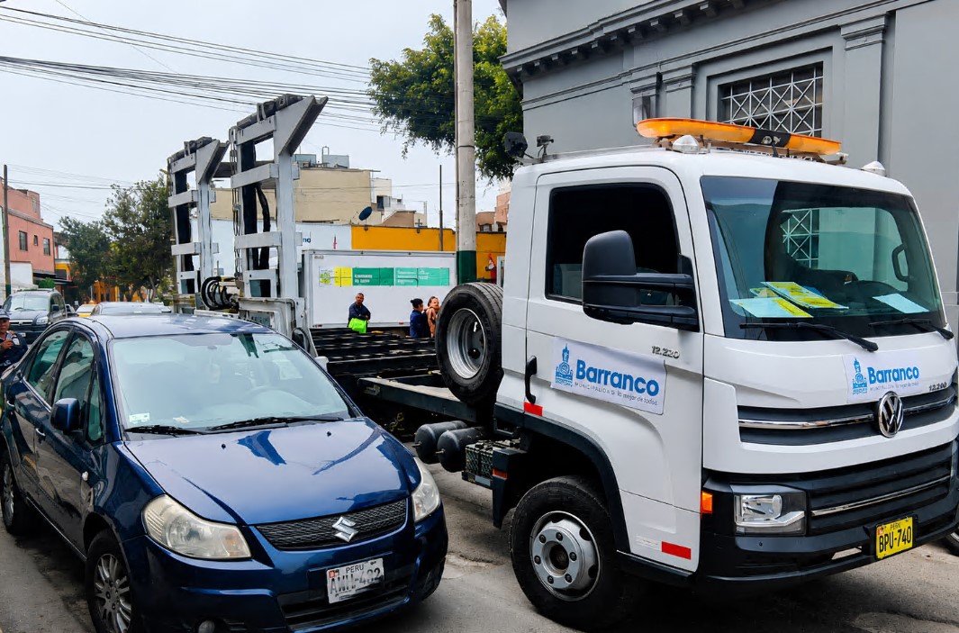 Grúas municipales en la mira: autos son llevados al depósito pese a fallo del Tribunal Constitucional