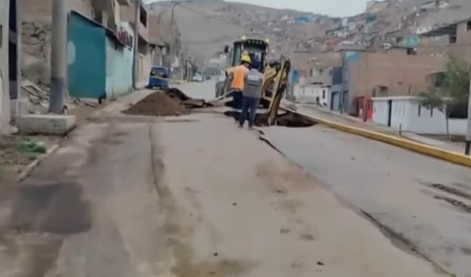 Rotura de tubería matriz genera gran forado en Ventanilla