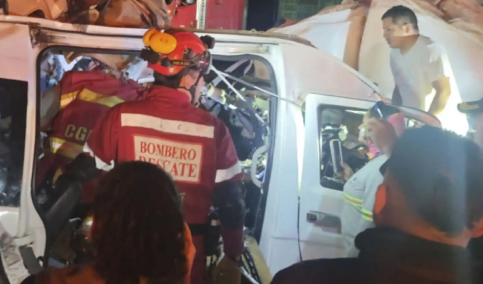 Tragedia en Huaura: seis muertos y nueve heridos deja choque entre miniván y tráiler