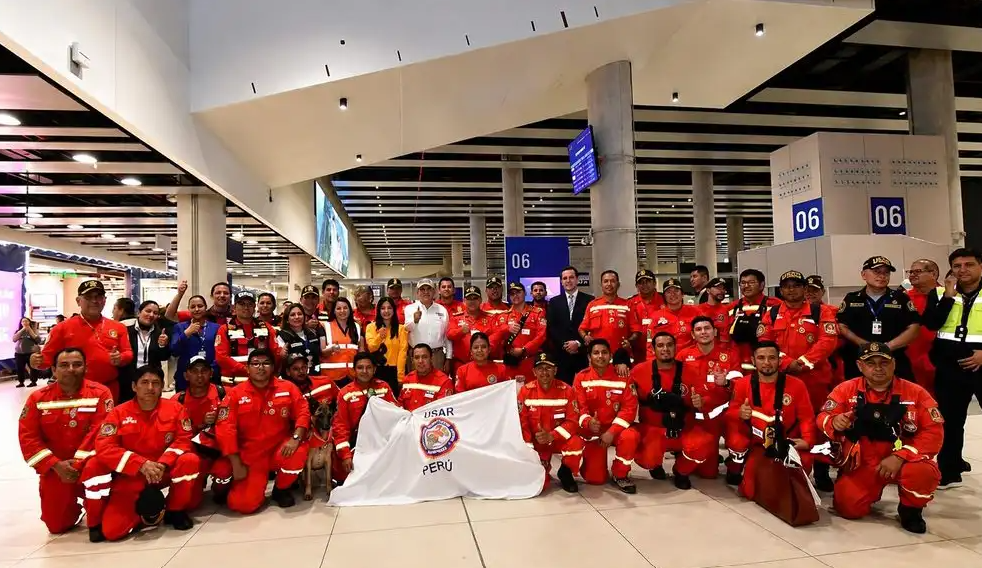 “Bienvenidos a casa, héroes”: bomberos retornan a Perú tras cumplir misión en Venezuela