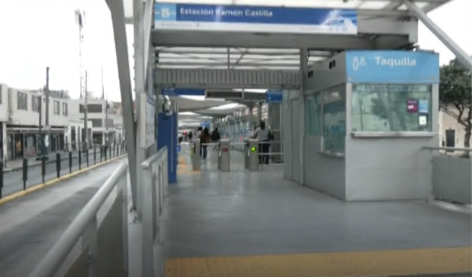 Escupen e insultan a orientadora del Metropolitano en la estación Ramón Castilla