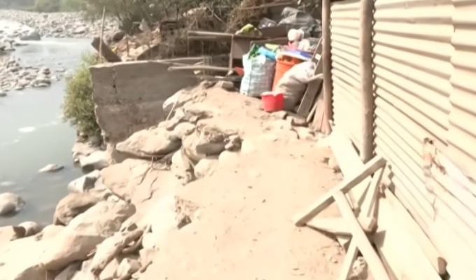 Vecinos de Chosica refuerzan viviendas ante riesgo por el Fenómeno El Niño 2027