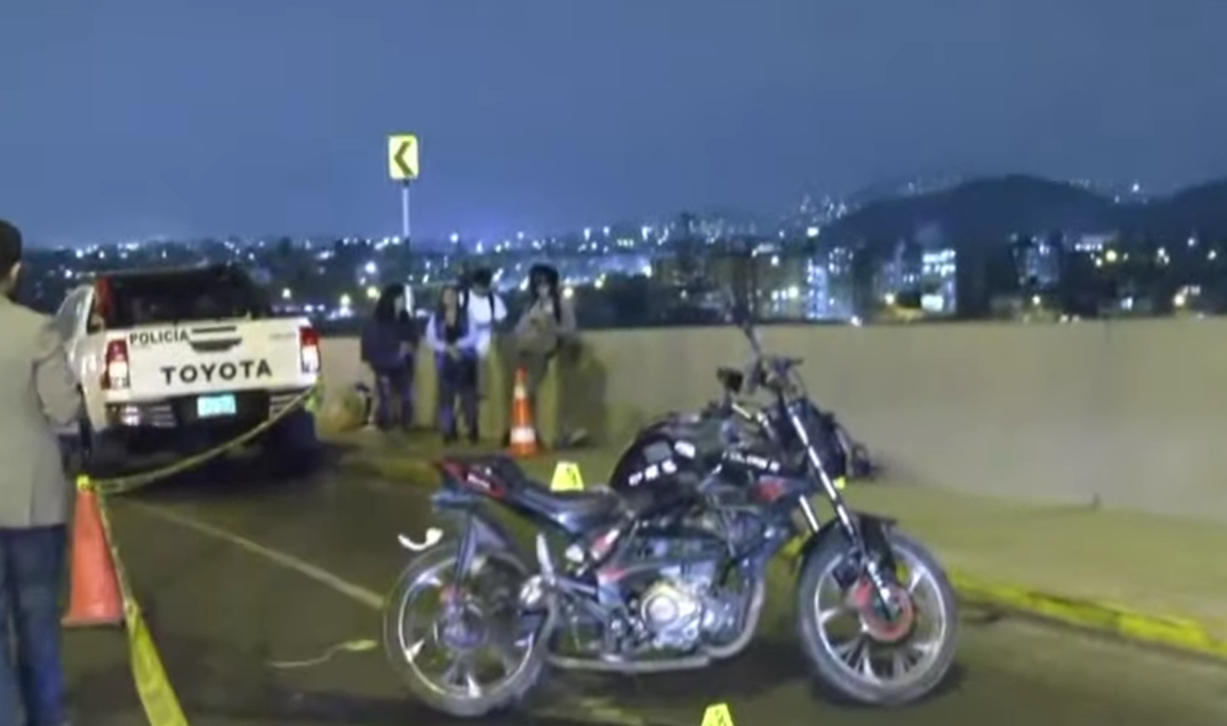 Motociclista muere tras aparatoso accidente en el túnel Santa Rosa