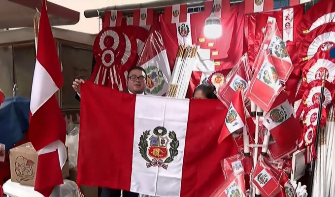 Fiestas Patrias: banderas y escarapelas son lo más buscado en Mesa Redonda