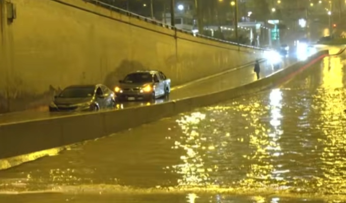Llovizna inunda bypass en Villa María del Triunfo