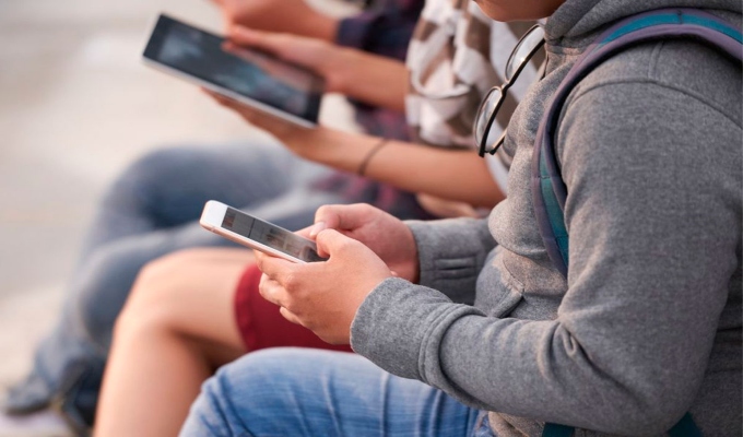 Vacaciones escolares: el reto de alejar a niños y adolescentes del celular
