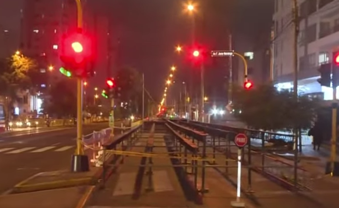 Inician cierre de avenida Brasil por instalación de gradas para Desfile Militar 2026