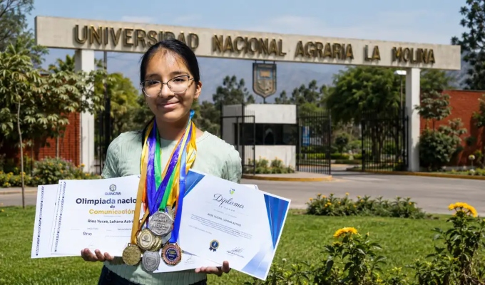 ¡Orgullo y emoción! Tiene 13 años, ocupa el primer puesto universitario y dedica triunfo a su padre