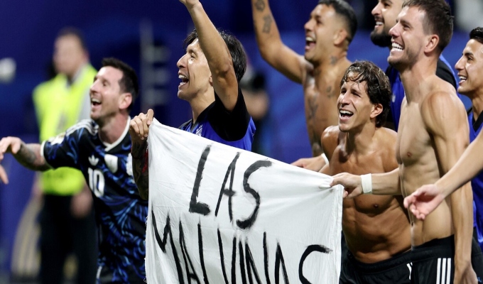 Bandera por las Malvinas genera polémica tras clasificación de Argentina a la final del Mundial