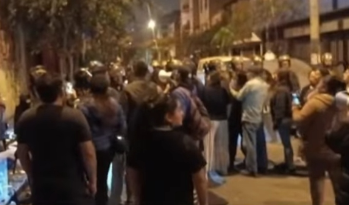 ¡Caos en Surquillo! Vecinos y policías se enfrentan por construcción de pistas