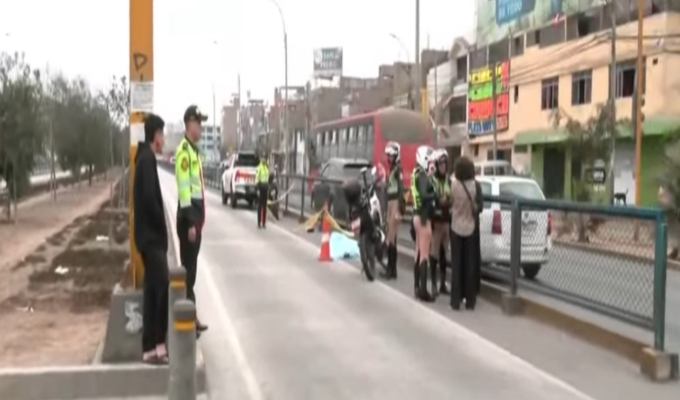 Peatón fallece tras ser embestido por motocicleta que ingresó a carril del Metropolitano