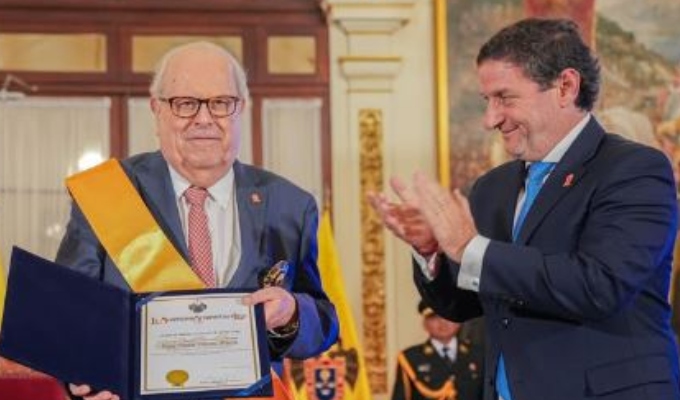 Por su trayectoria frente al BCRP: MML otorga a Julio Velarde orden al mérito en el grado de Gran Cruz