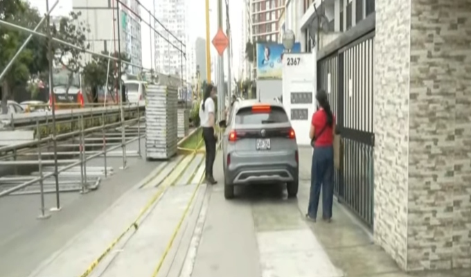 ¡Caos en la avenida Brasil! Instalación de estrados colapsa el tránsito