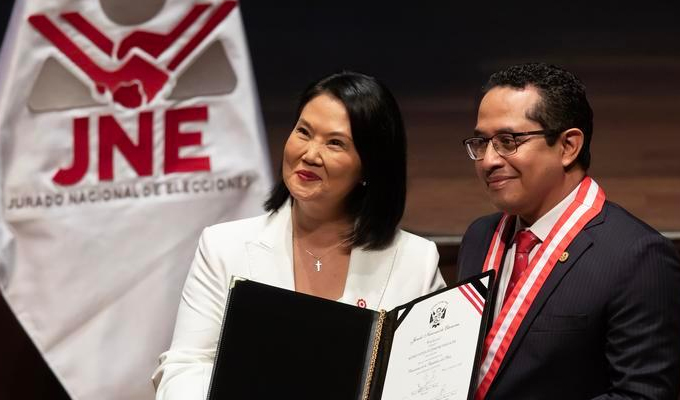 El detrás de cámaras de la entrega de credenciales a Keiko: el invitado Balcázar y lo que deja en Palacio de Gobierno