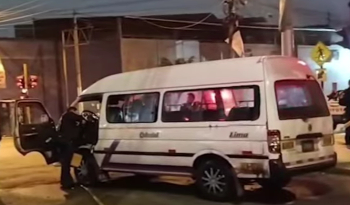 Asesinan a conductora de combi en la avenida Colonial: delincuentes realizaron más de tres disparos