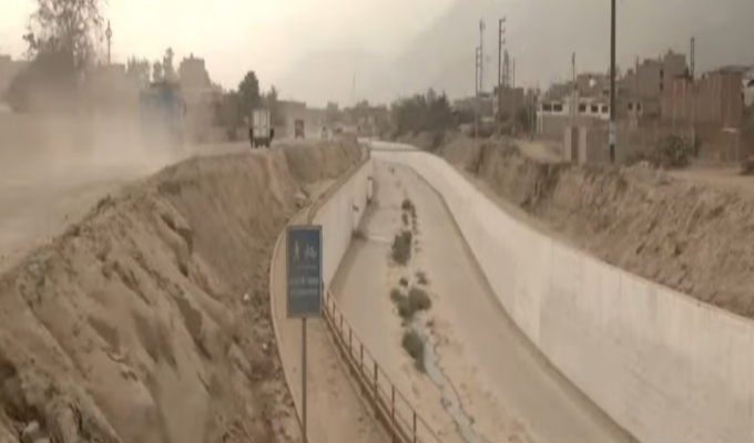 Canal del río Huaycoloro es usado como vía alterna para descongestionar tránsito