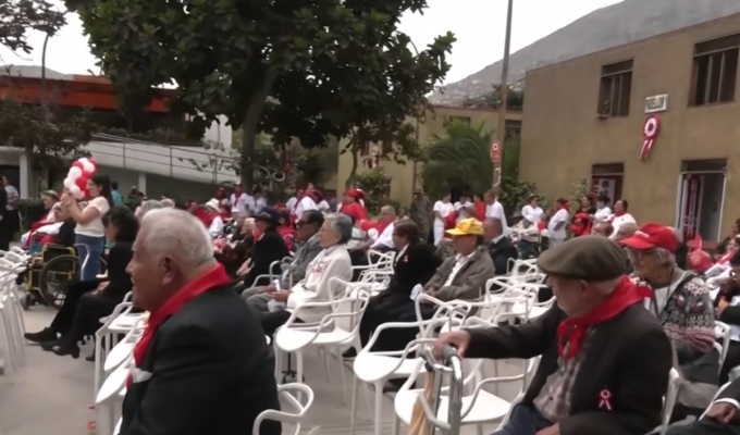 Adultos mayores celebran Fiestas Patrias en el Hogar Canevaro