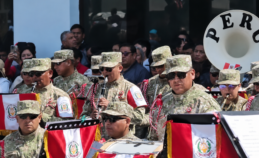 Bandas militares de Perú y Chile protagonizan emotivo encuentro en Tacna