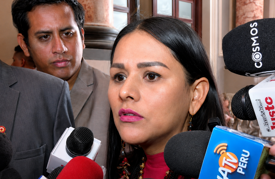 Silvana Robles: “No he sido la única que no mostró su voto”