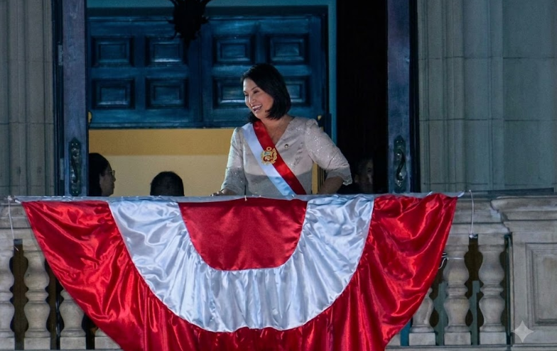 Keiko Fujimori da balconazo desde Palacio de Gobierno