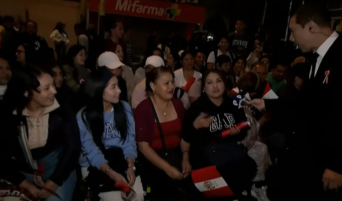 Familias se amanecen en la avenida Brasil para ver el Desfile Cívico Militar por Fiestas Patrias