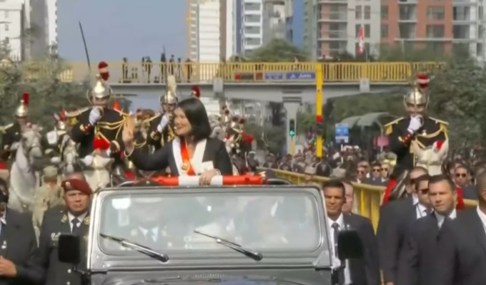 Sigue la Gran Parada y Desfile Cívico-Militar desde la avenida Brasil