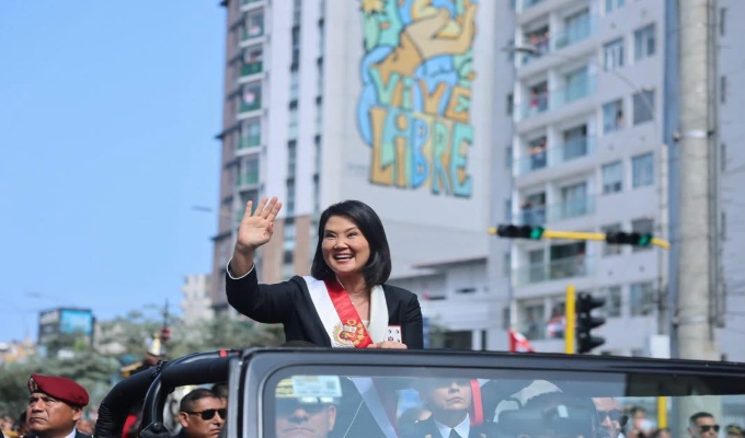 Keiko Fujimori encabeza la Gran Parada y Desfile Cívico-Militar en la avenida Brasil