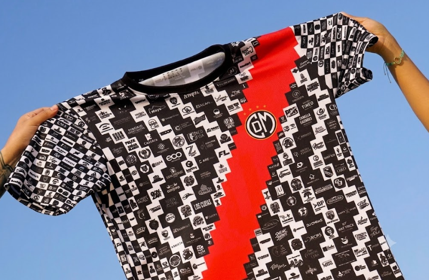 Deportivo Municipal presenta inédita camiseta con 1.000 patrocinadores para afrontar crisis económica