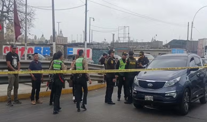Asesinan a conductor dentro de su camioneta frente a sede policial en el Rímac