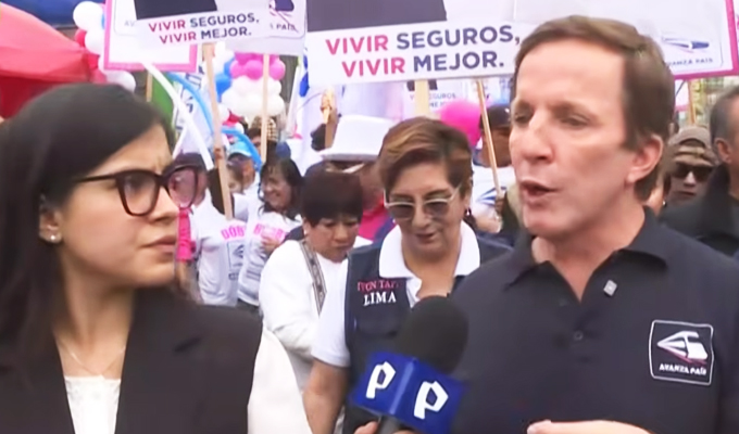 Francis Allison realiza campaña en el mercado Caquetá