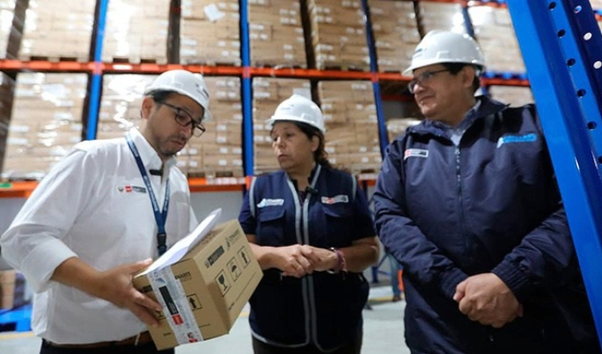Ministro de Salud dispone revisión integral de Cenares para optimizar abastecimiento de medicamentos