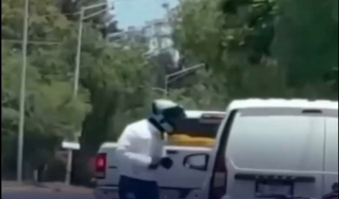 Motociclista agredió a un anciano y fue golpeado por transeúntes