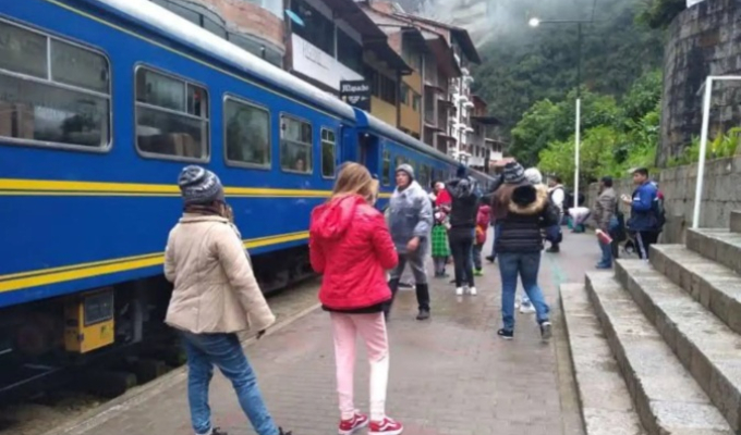 Reanudan operaciones del tren Ollantaytambo - Machu Picchu tras incendio forestal