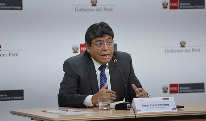 Ministro Elmer Cuba plantea trasladar la mayoría de los feriados a los días viernes