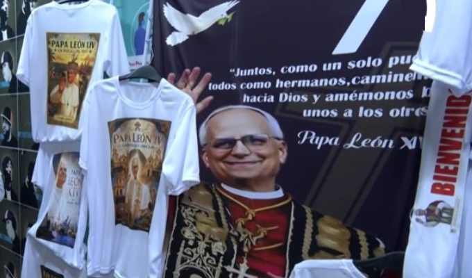Por la llegada de León XIV: ¡Conoce los diseños divertidos de los “papa polos” en Gamarra!