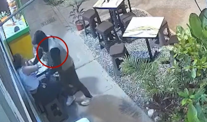 Delincuente encapuchado asalta a madre de familia con su hija en Tarapoto