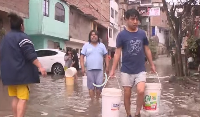 Villa El Salvador: casas terminan inundadas tras intensa lluvia