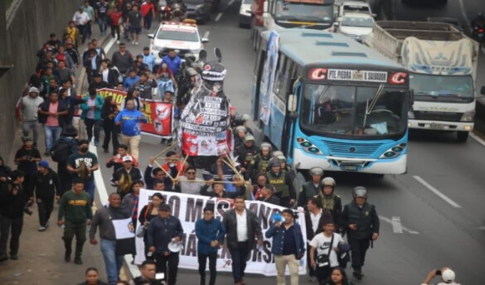 Transportistas evalúan paro nacional tras nuevos ataques de extorsionadores