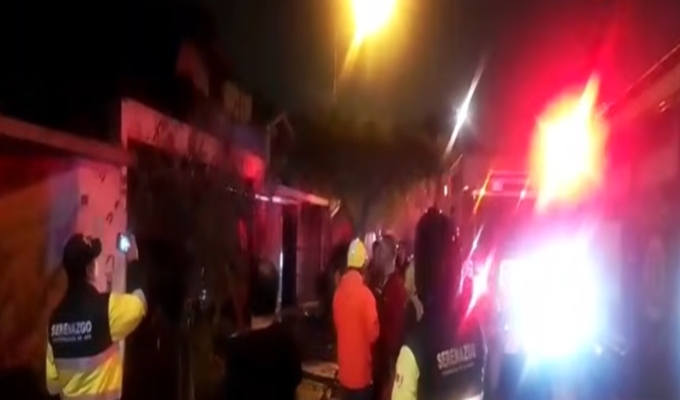 La Molina: incendio arrasa parte de edificio multifamiliar y habría sido causado por cortocircuito