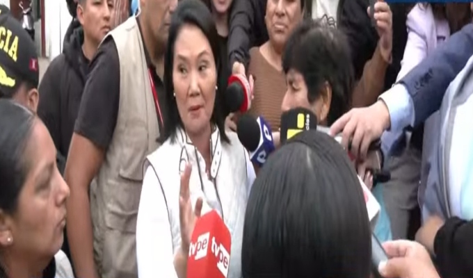 Estado de Emergencia para Villa El Salvador: Keiko Fujimori inspecciona viviendas afectadas por inundaciones